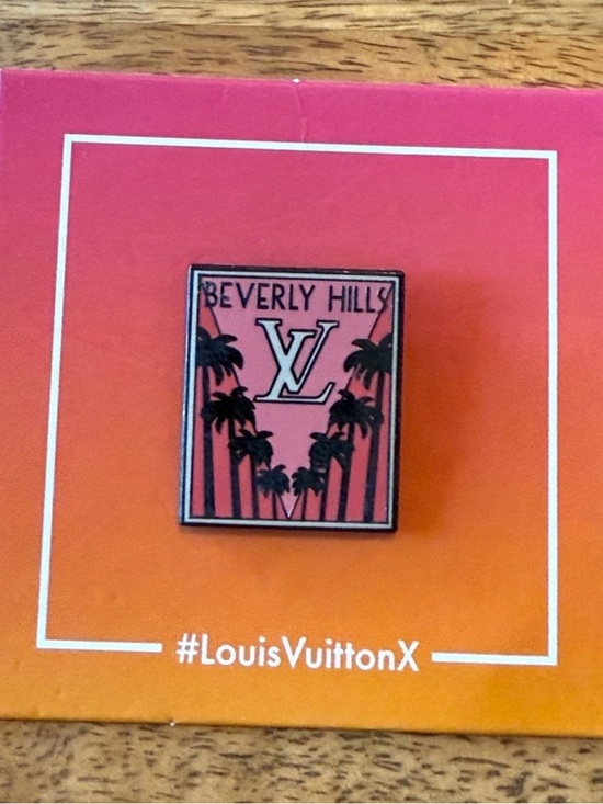 Louis Vuitton Jewelry - LOUIS VUITTON pin